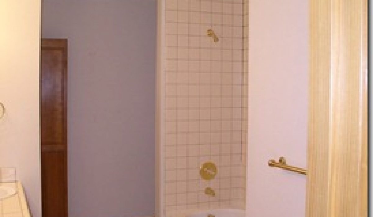 Woodinville-Bathroom-Refresh-01_thumb.jpg